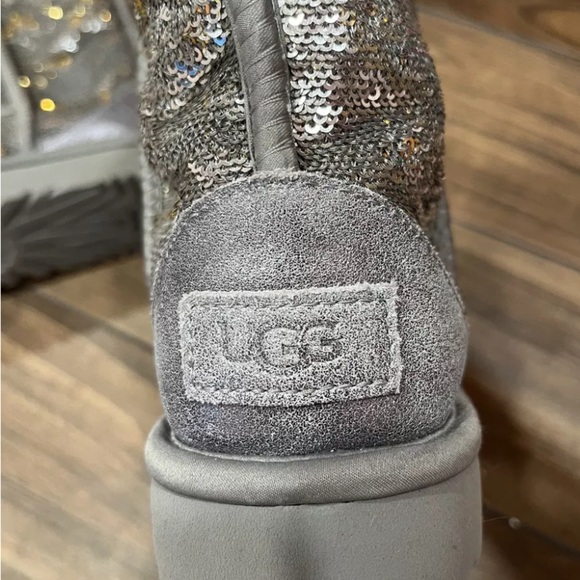LN UGG Boots Reversible Gold Silver Sequin Classic Short Sparkle Size 7 - Picture 7 of 8